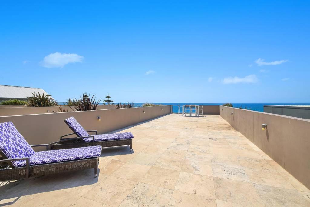 Beach And Ocean Front Penthouse With Wifi And Parking Apartment Entrance Екстериор снимка